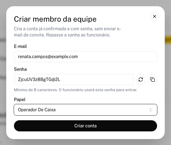 Janela Criar membro da equipe com e-mail, senha gerada e papel Operador de Caixa