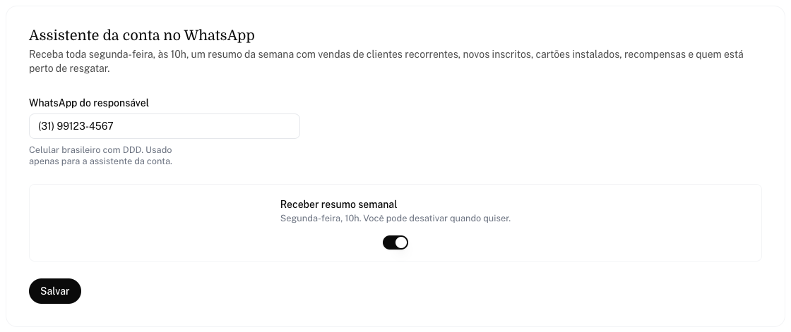 Card Assistente da conta no WhatsApp com o número preenchido e a chave Receber resumo semanal ligada