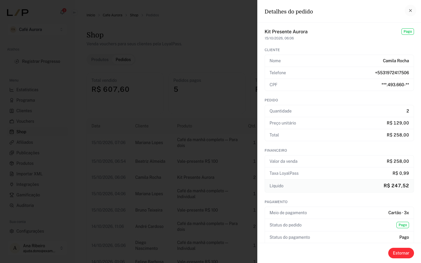 Detalhes do pedido de um Kit Presente pago no cartão em 3x, com cliente, pedido e financeiro